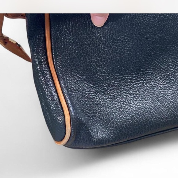 Valentina Black and Tan Leather Shoulder Bag - Picture 8 of 9